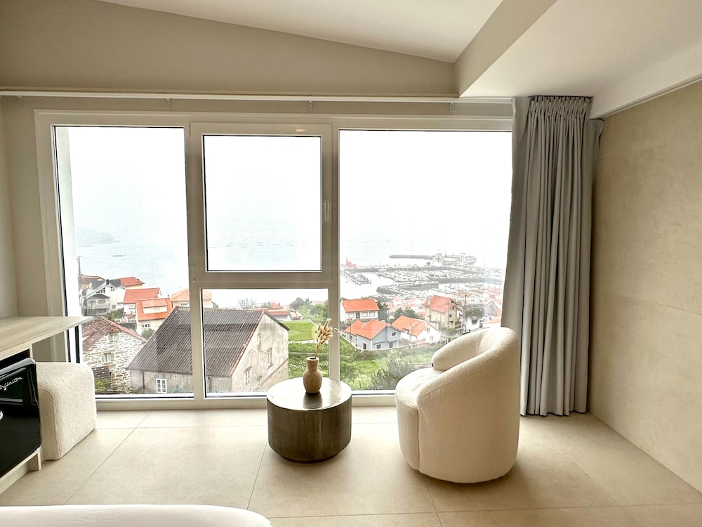 Junior Room, 1 King Bed, Sea View, Tower photo 3