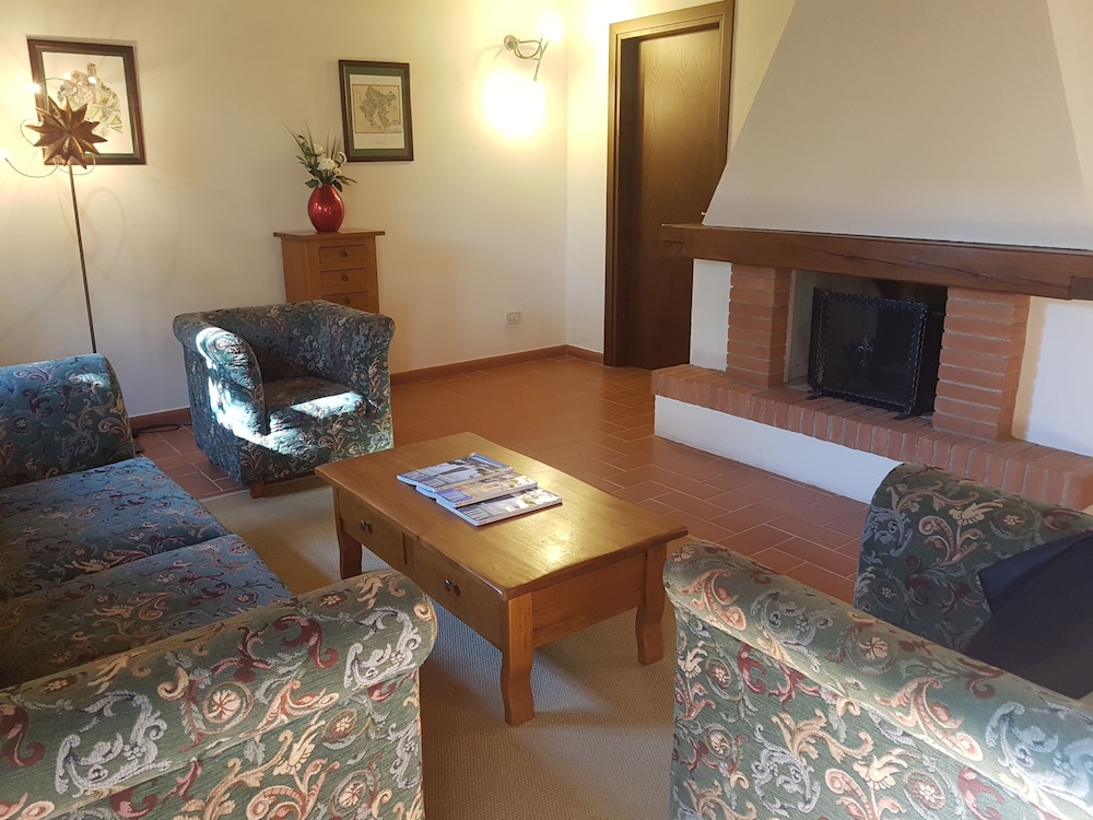 Deluxe Apartment, 2 Bedrooms, Kitchen, Garden Area (Scoiattolo) photo 2