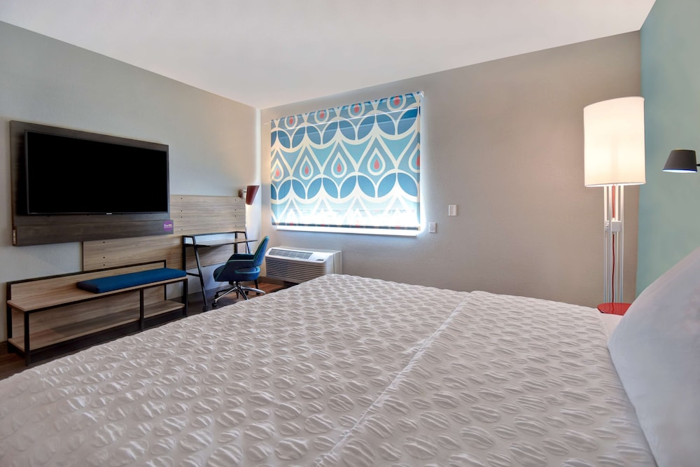 Room, 1 King Bed, Accessible, Bathtub - Photo 10