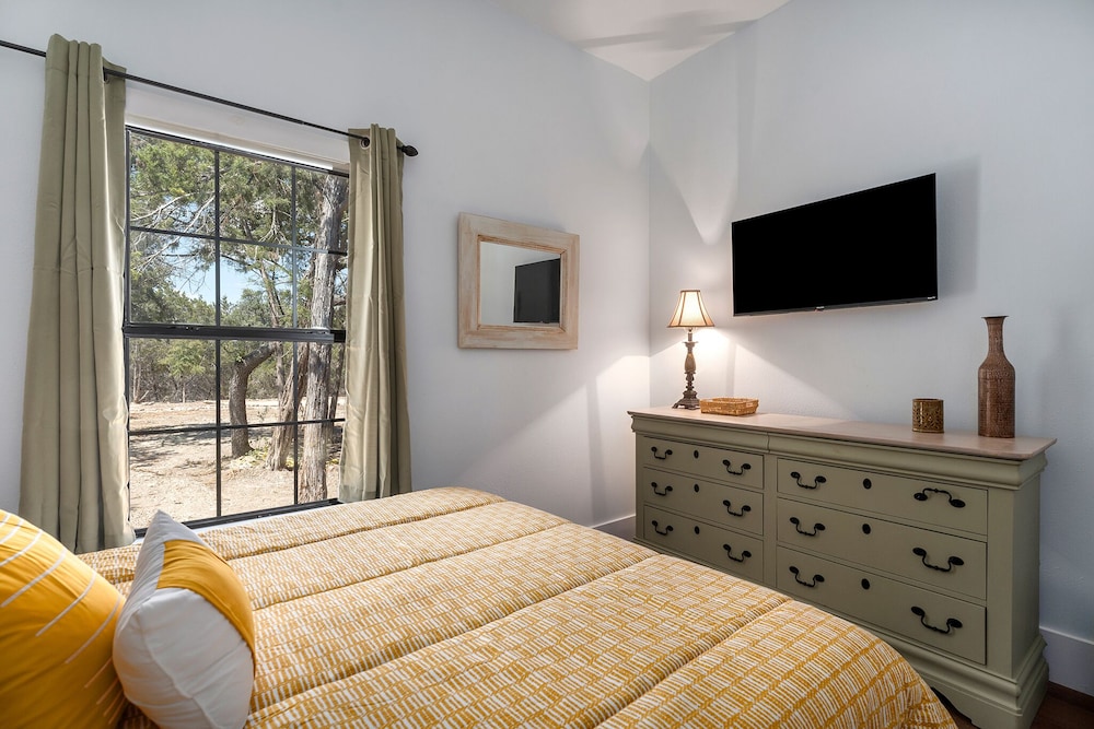House, Multiple Beds, Patio (1605 Lone Man A & C) photo 3