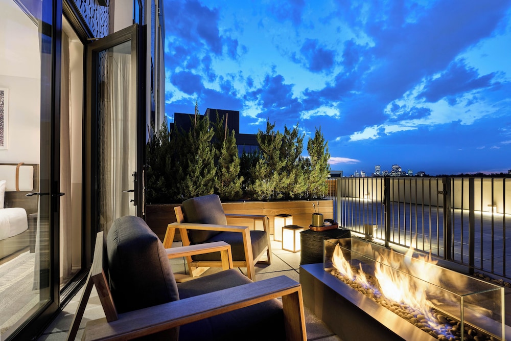 Room, 1 King Bed, Fireplace (Terrace)