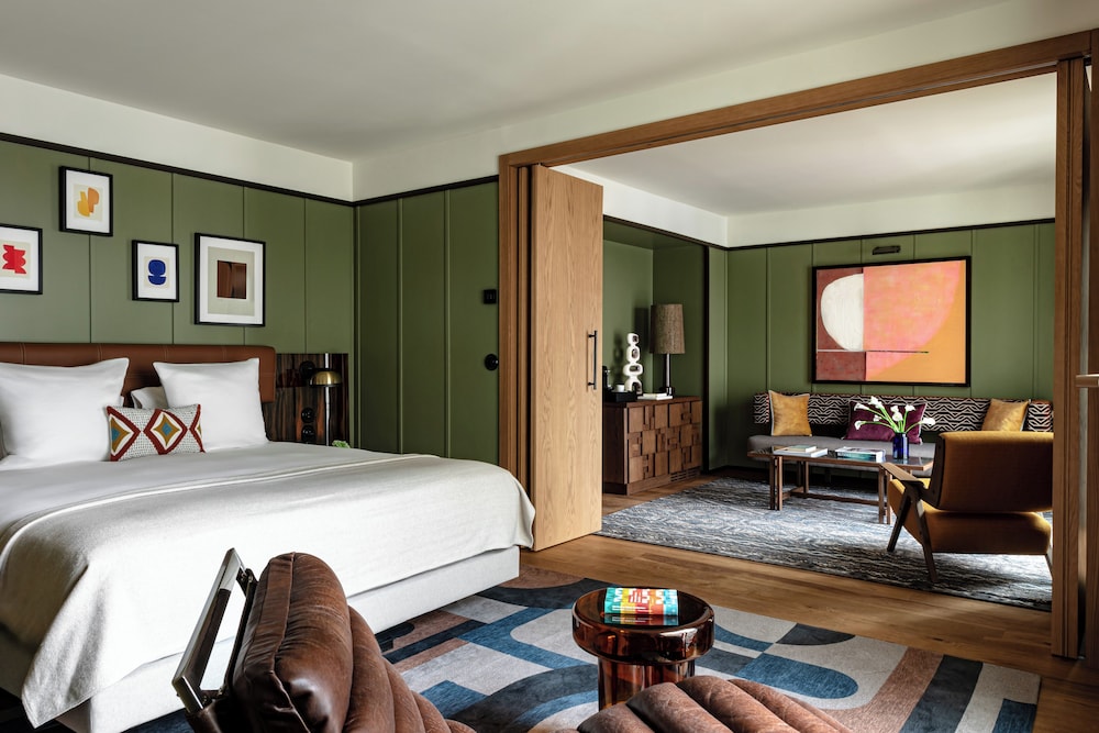 Connecting Superior Room with Junior Suite
