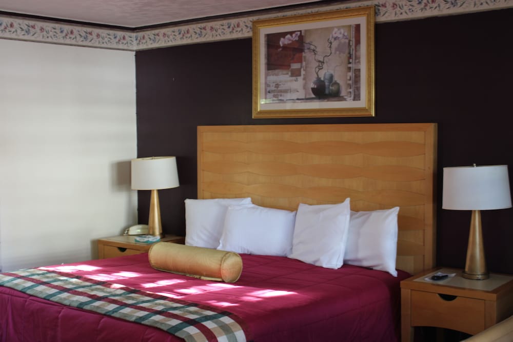 Standard Room, 1 King Bed photo 1