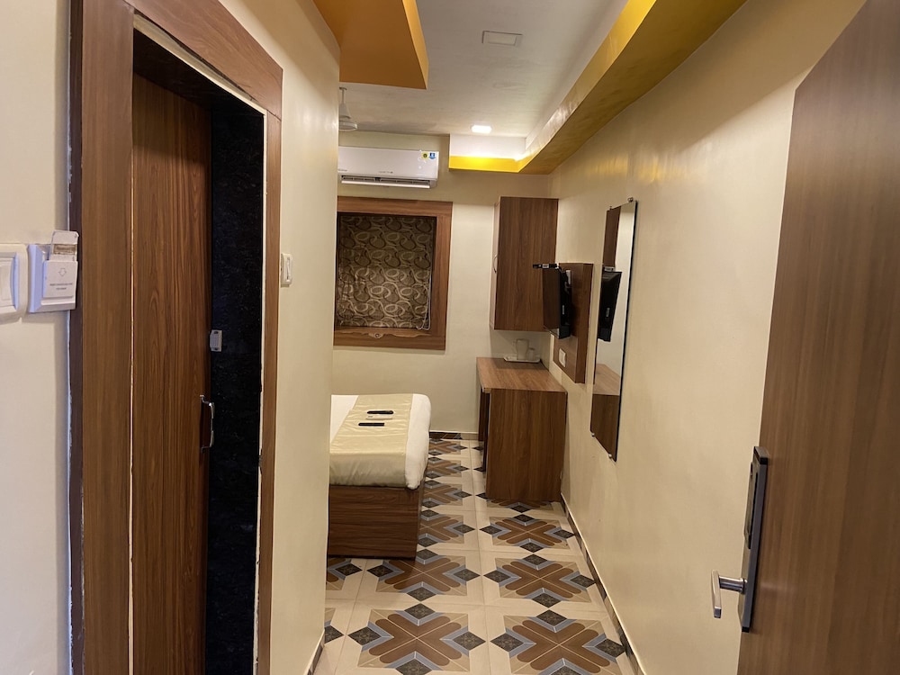 Deluxe Room - Photo 6