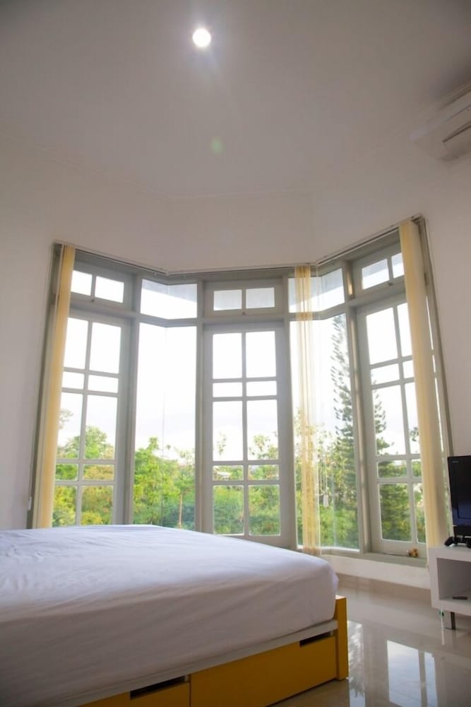 Standard Room (Lowest, Shared Bathroom) photo 1