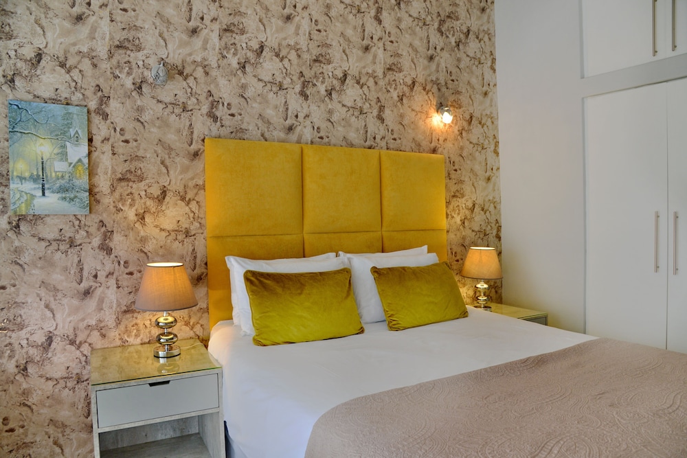 Luxury Room, 1 Queen Bed (Upstairs) - Photo 4