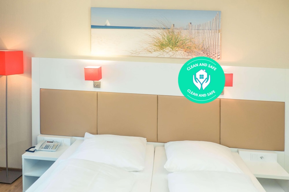 Standard Room, 1 Double Bed, Bathtub - Photo 1
