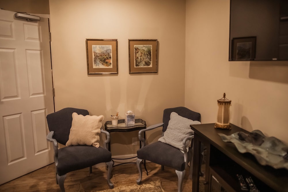 Deluxe Double Room (The Willi Room)