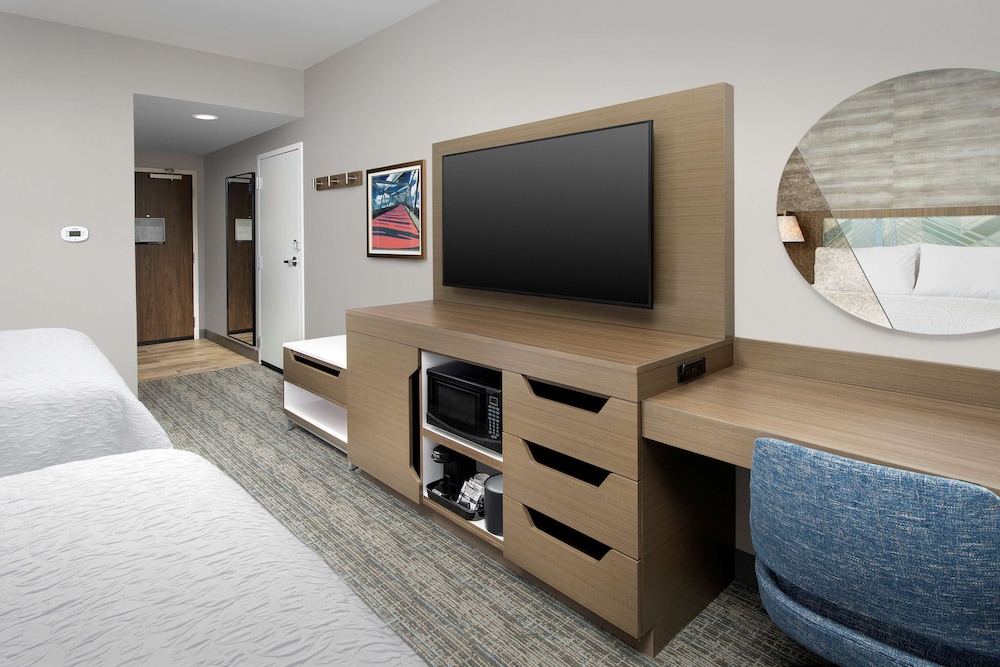 Standard Room, 2 Queen Beds, Refrigerator & Microwave - Photo 3
