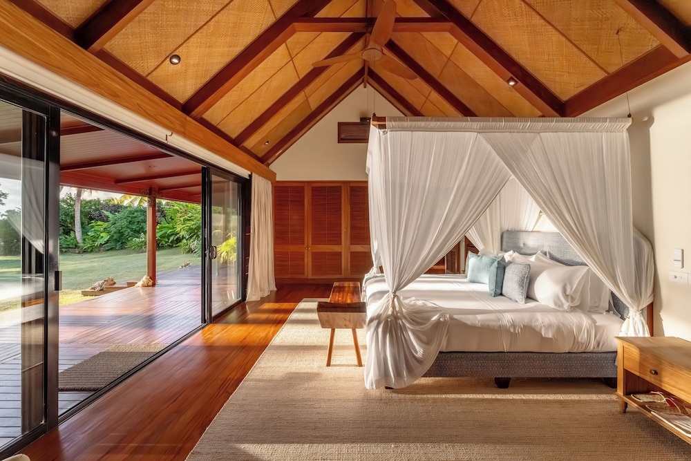 Room, 1 King Bed, Ocean View photo 1