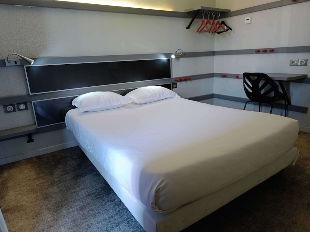 Standard Room, Multiple Beds photo 2