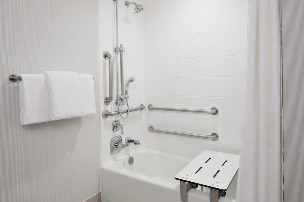 Suite, 1 Bedroom - Photo 4
