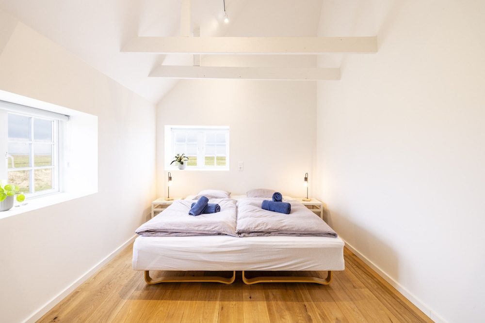 Double or Twin Room, Non Smoking, Lake View photo 3