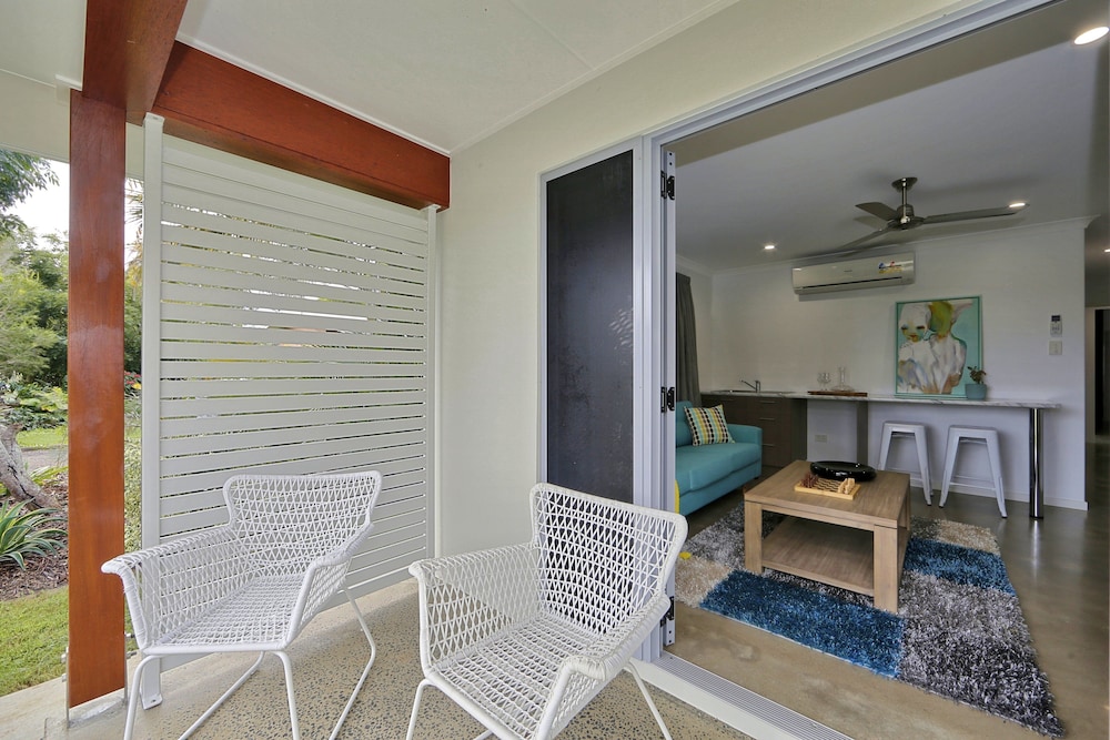 Deluxe Studio, 1 Bedroom, Private Bathroom, Golf View photo 2