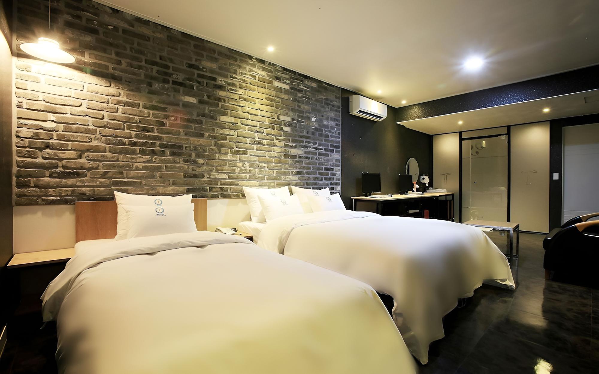 Room (Premium Twin (OTT Styler)) - Photo 2
