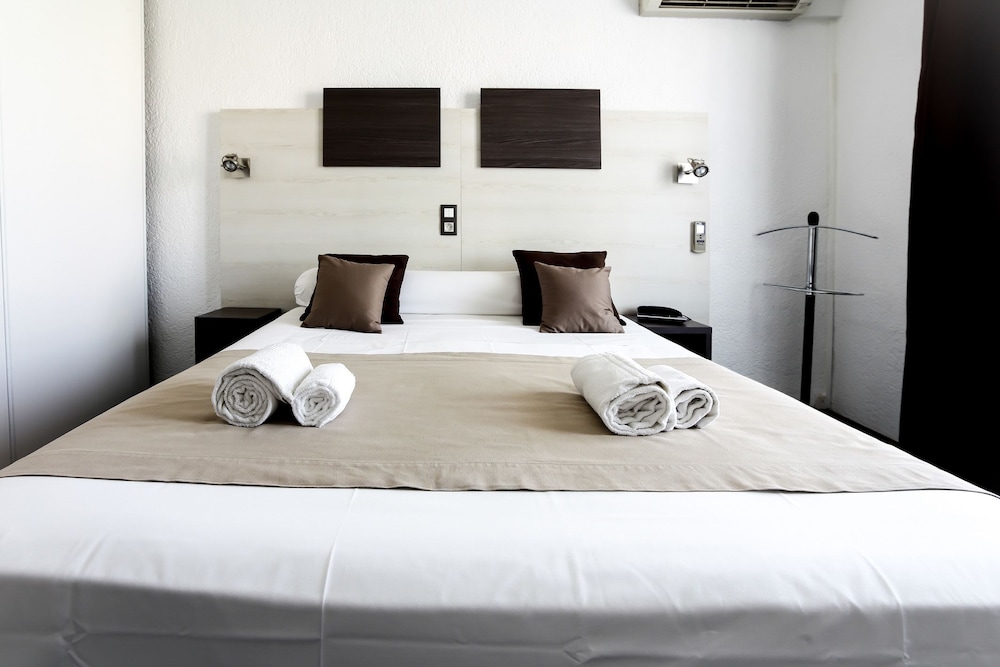 Double Room - Photo 2