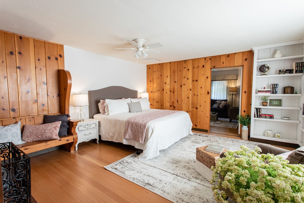 Luxury Suite, 1 King Bed, Sequoia Suite photo 1