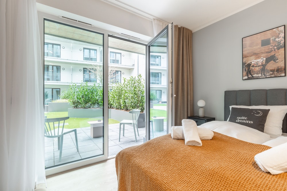 Suite M with Terrace - Photo 4