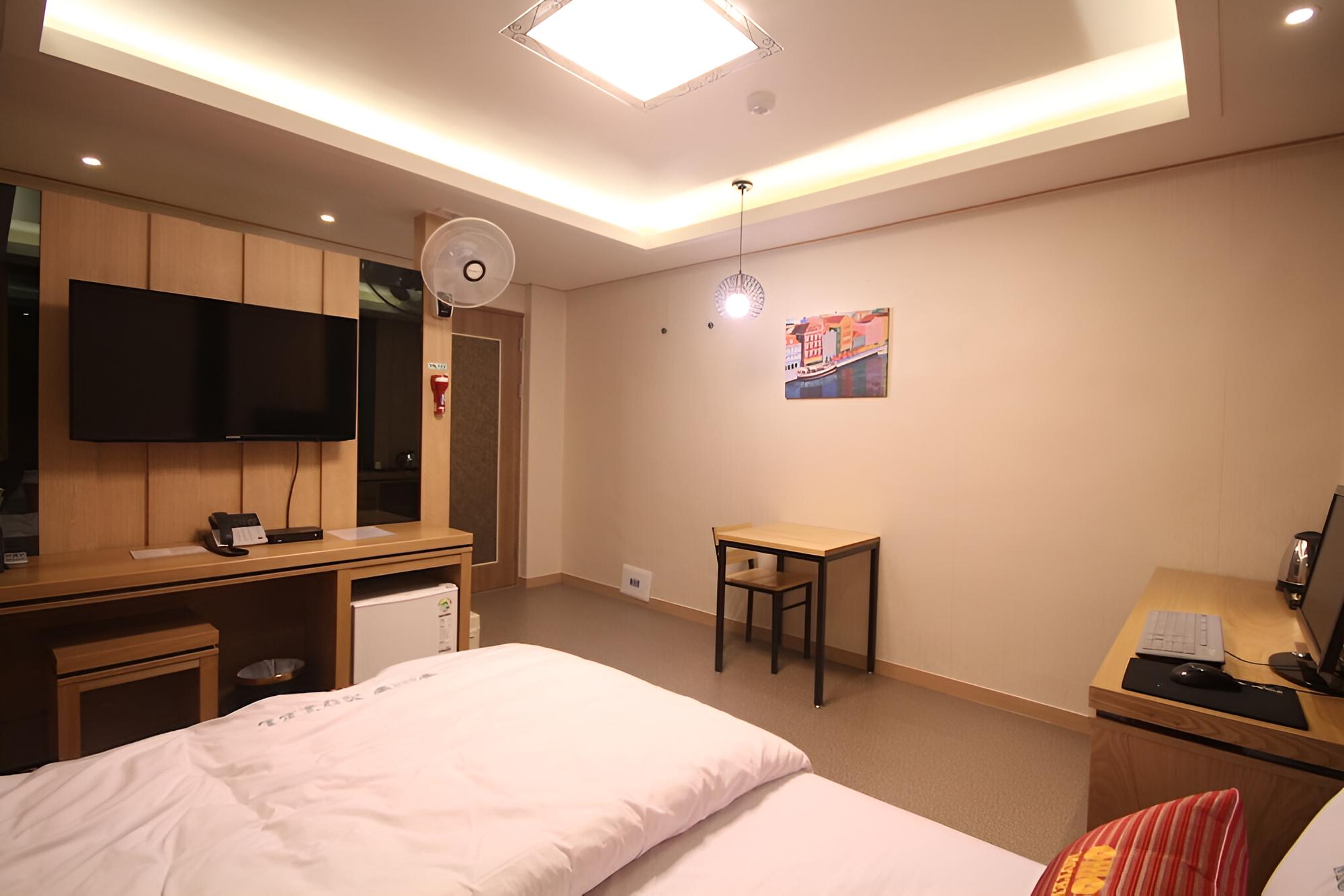 Room (Standard Room) - Photo 1