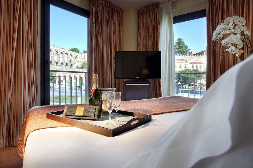 Standard Room (with views) - Photo 1