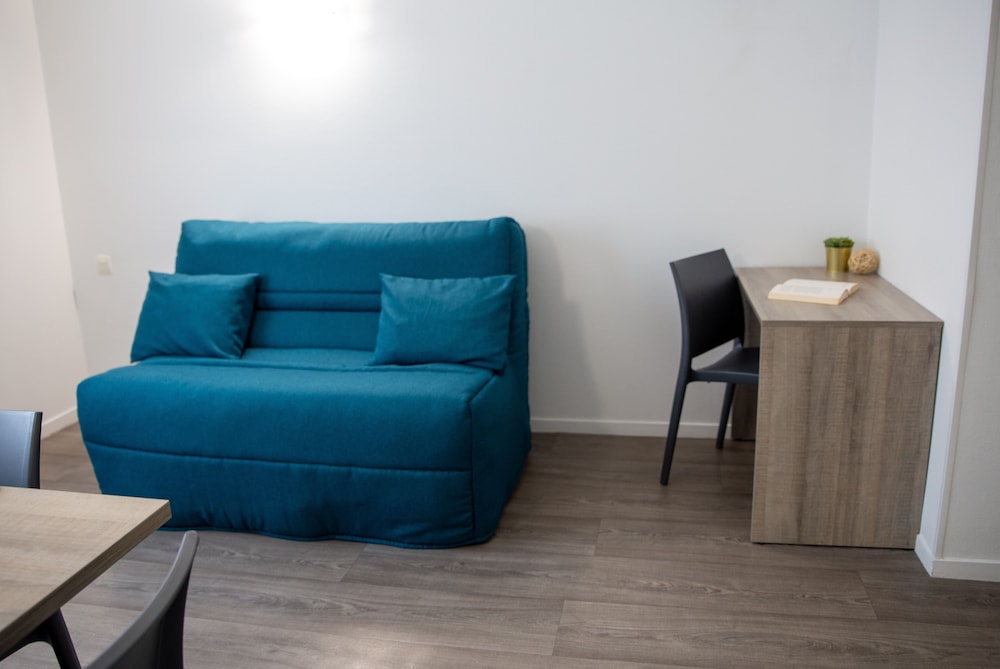 Suite, 1 Queen Bed with Sofa bed, Non Smoking - Photo 10