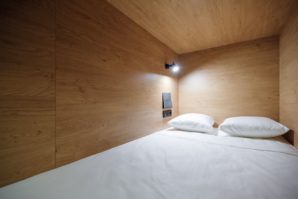Single Room, Shared Bathroom (MonoBox) photo 3