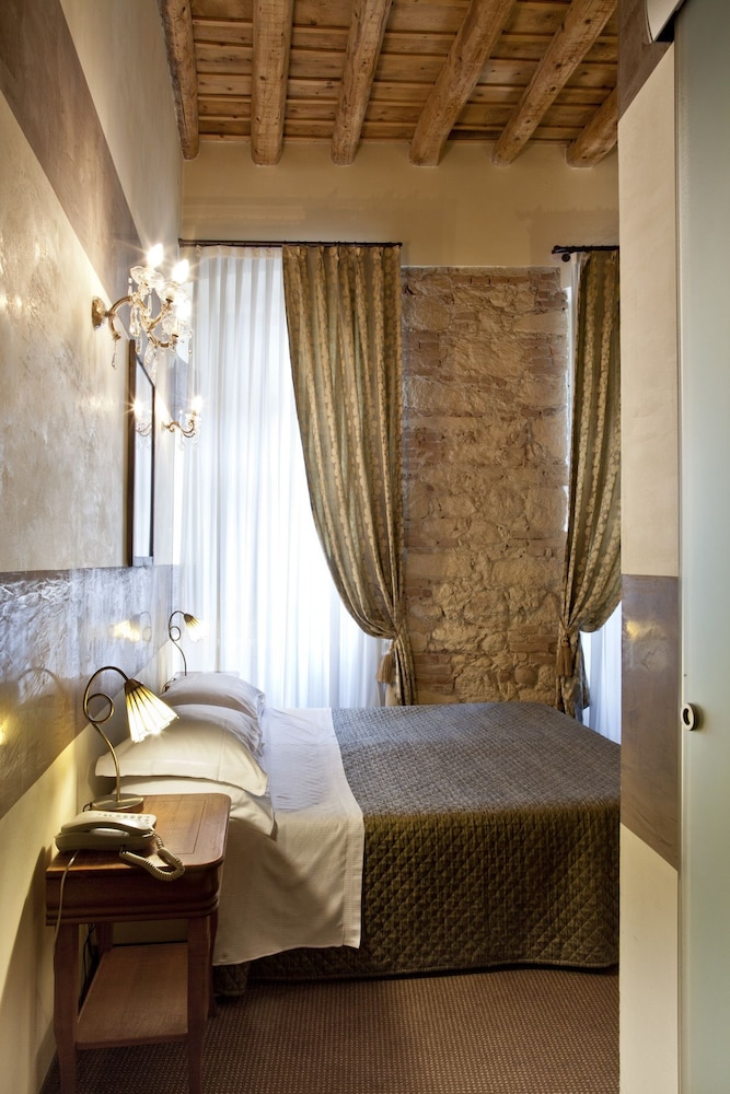 Standard Double Room - Photo 5