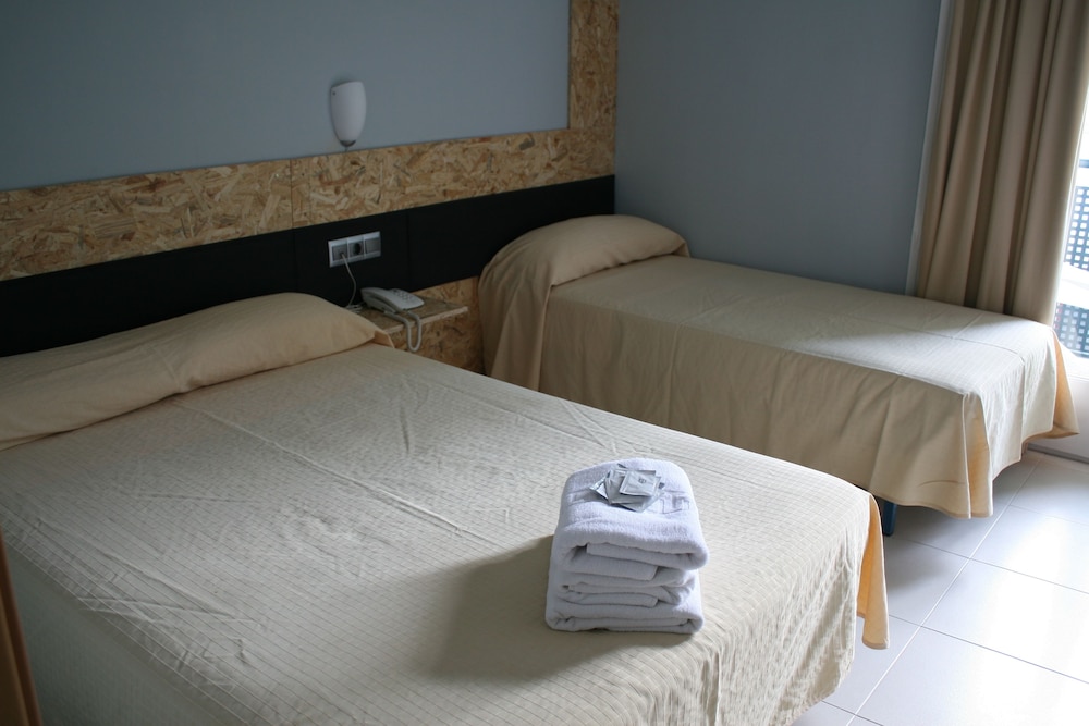 Standard Triple Room - Photo 13