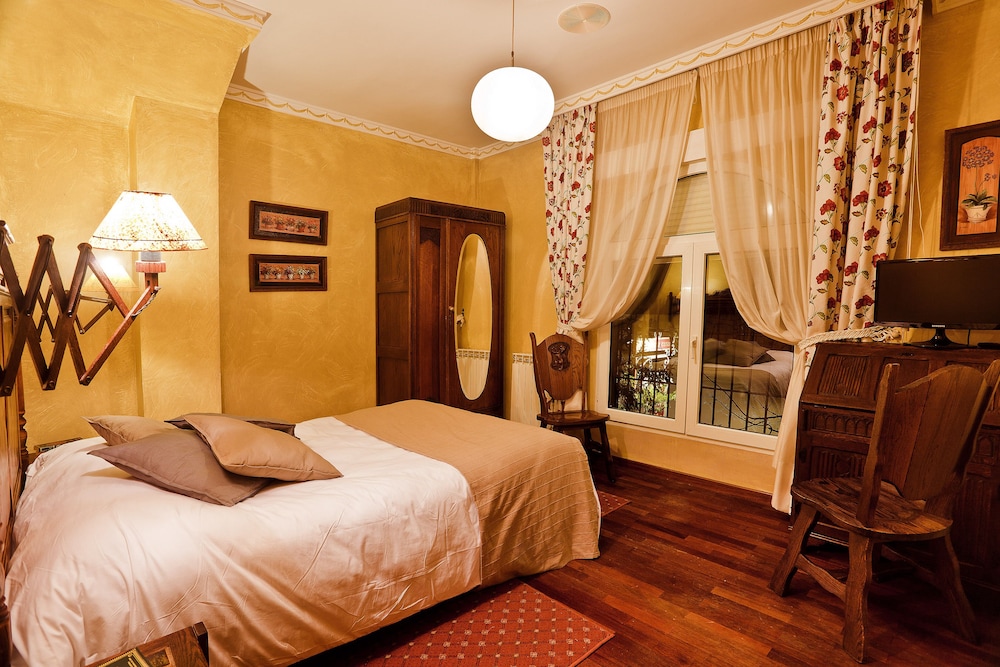 Standard Double Room photo 2