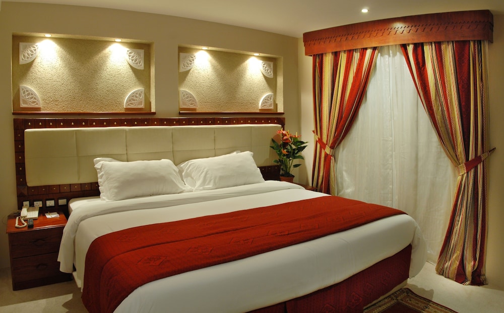 Deluxe Suite - Photo 2