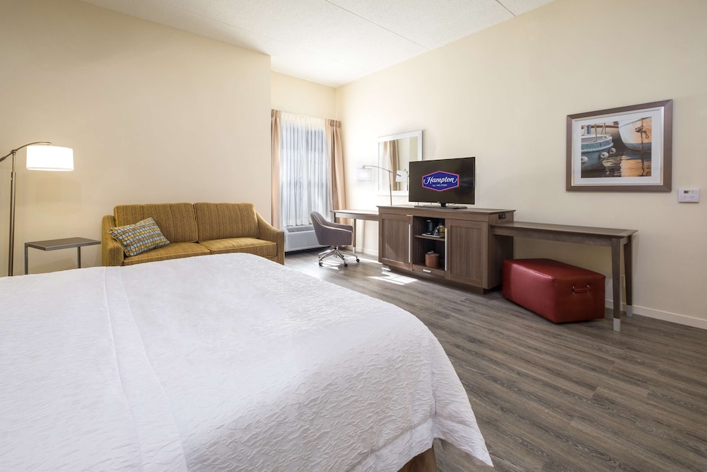 Room, 1 King Bed, Accessible (Mobility & Hearing, Roll-in Shower)