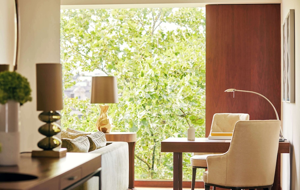 Suite, Corner (Park) thumbnail 5