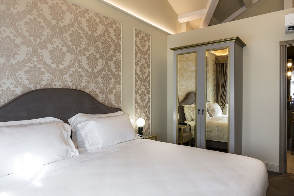 Deluxe Double Room, Canal View photo 3