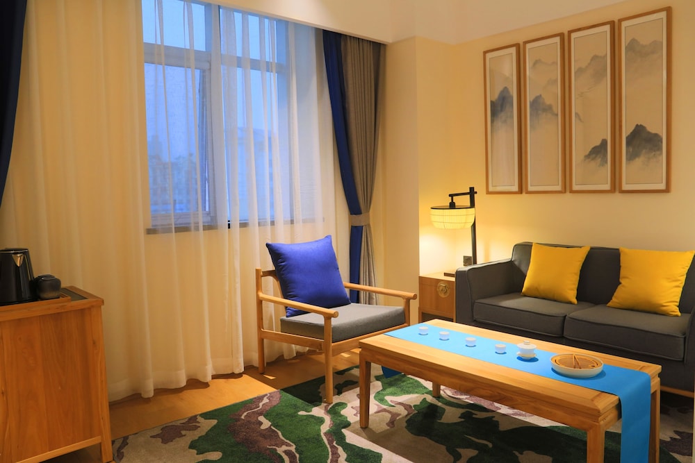 Business Suite (Mainland China Citizens Only) photo 2
