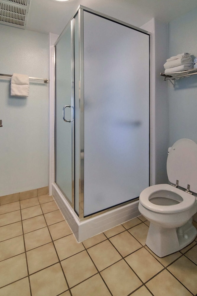 King Jacuzzi - First Floor - Photo 4
