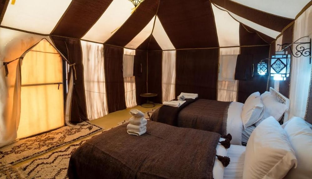 Deluxe Tent photo 3