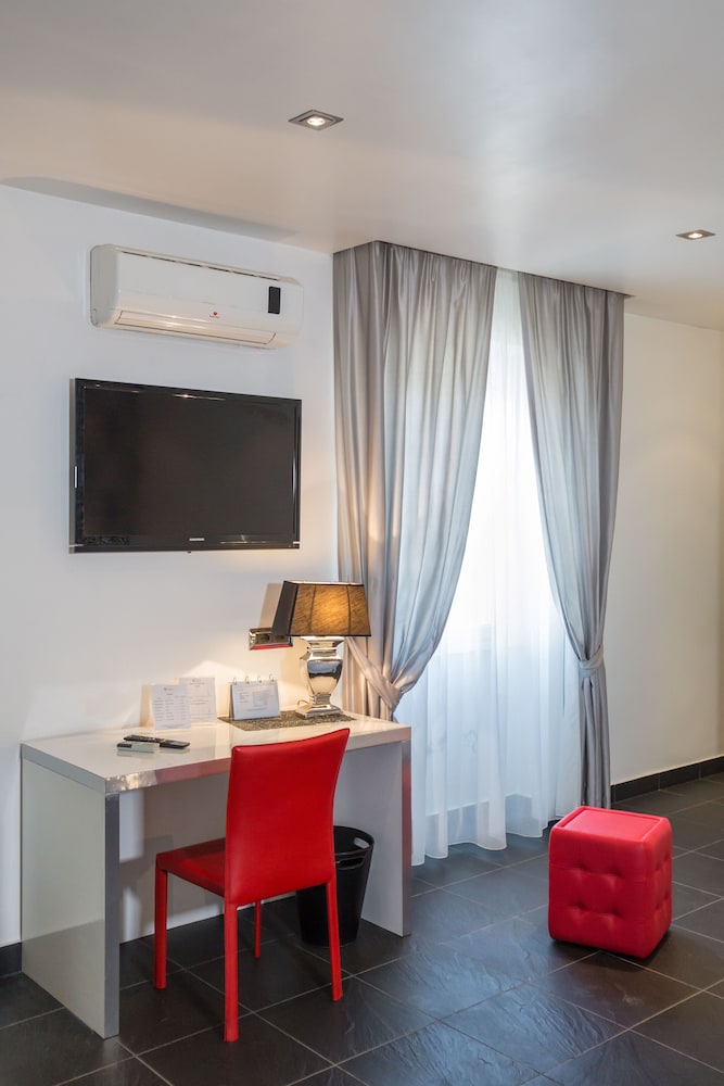 Deluxe Suite - Photo 8