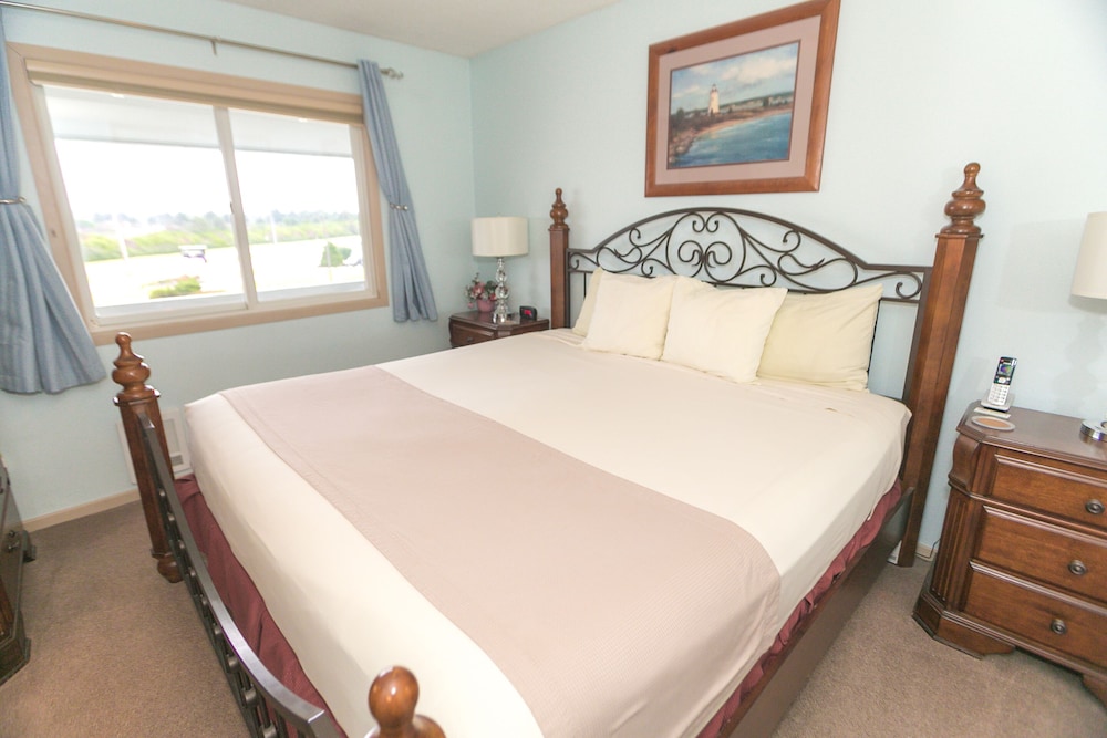 Premium Room, 1 King Bed with Sofa bed, Kitchen, Ocean View (Premium One Bedroom Unit-Room 305-Pet)