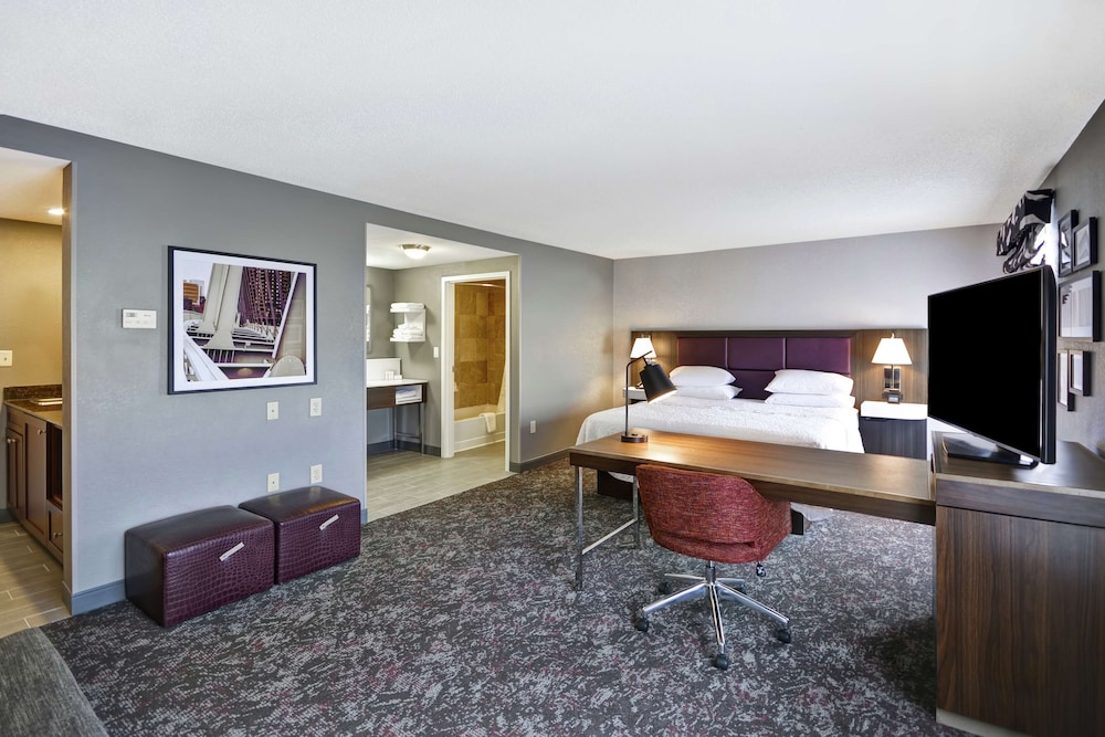 Studio, 1 King Bed, Accessible (Hearing) - Photo 2