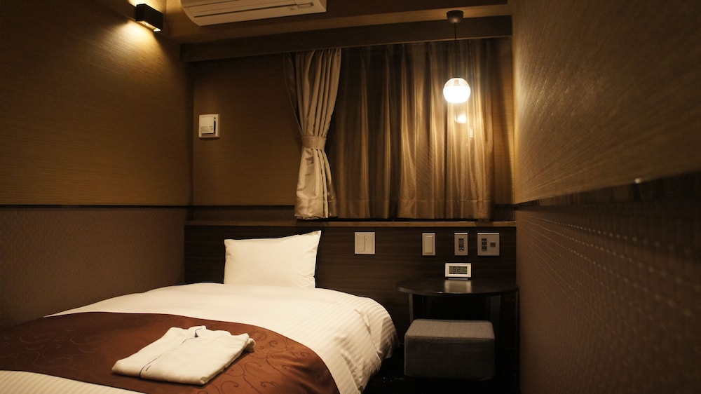 Semi Double Room (With a Bathtub) photo 3