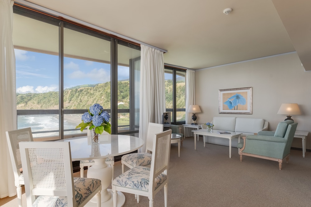 Suite, 1 Queen Bed, Sea View - Photo 7