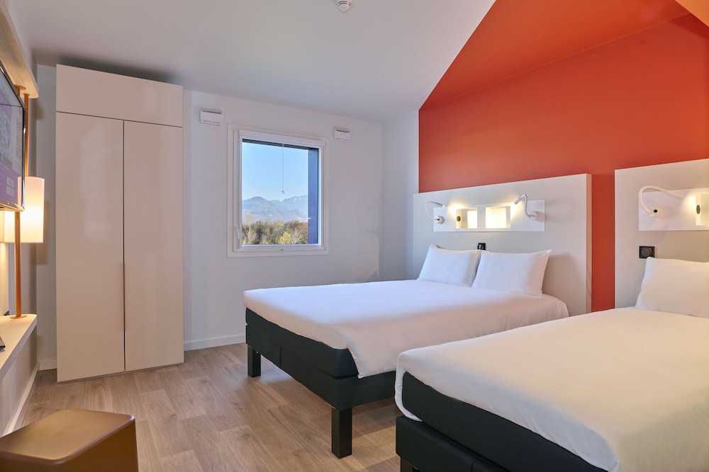 Family Room, Multiple Beds - Photo 1