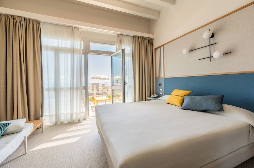 Triple Room, Beach View photo 1