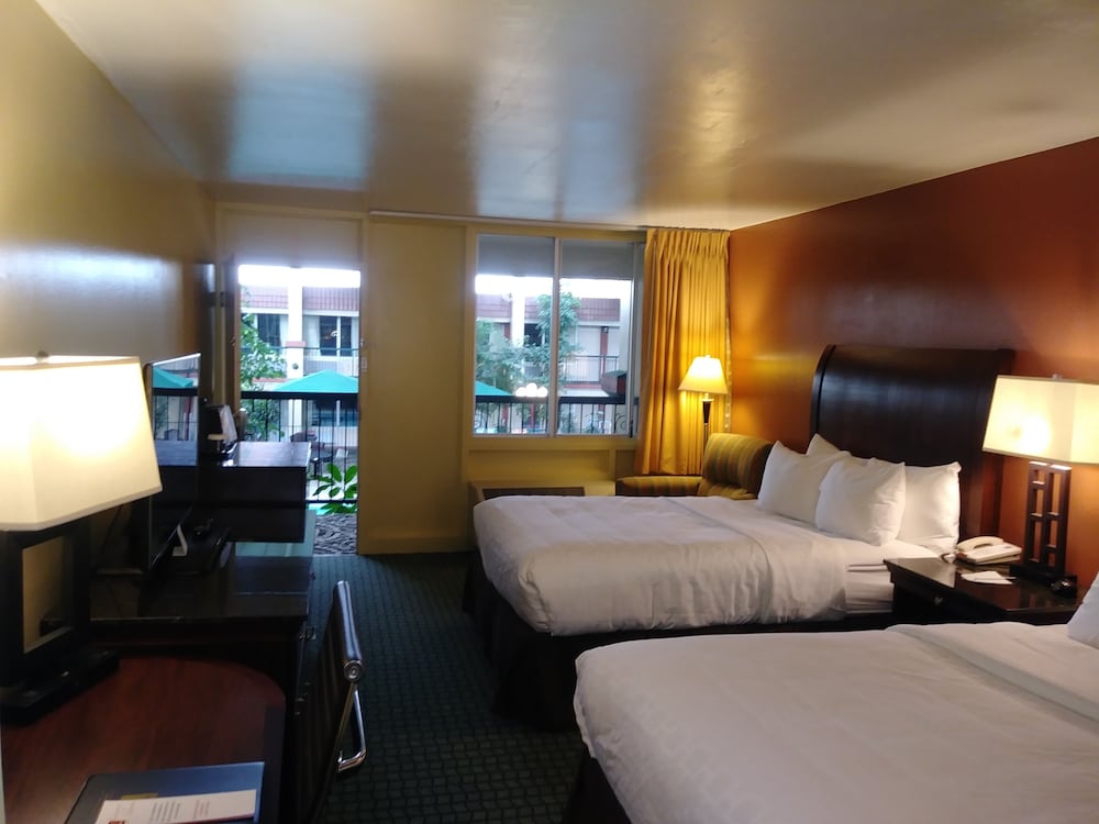Room, 2 Double Beds, Non Smoking - Photo 1