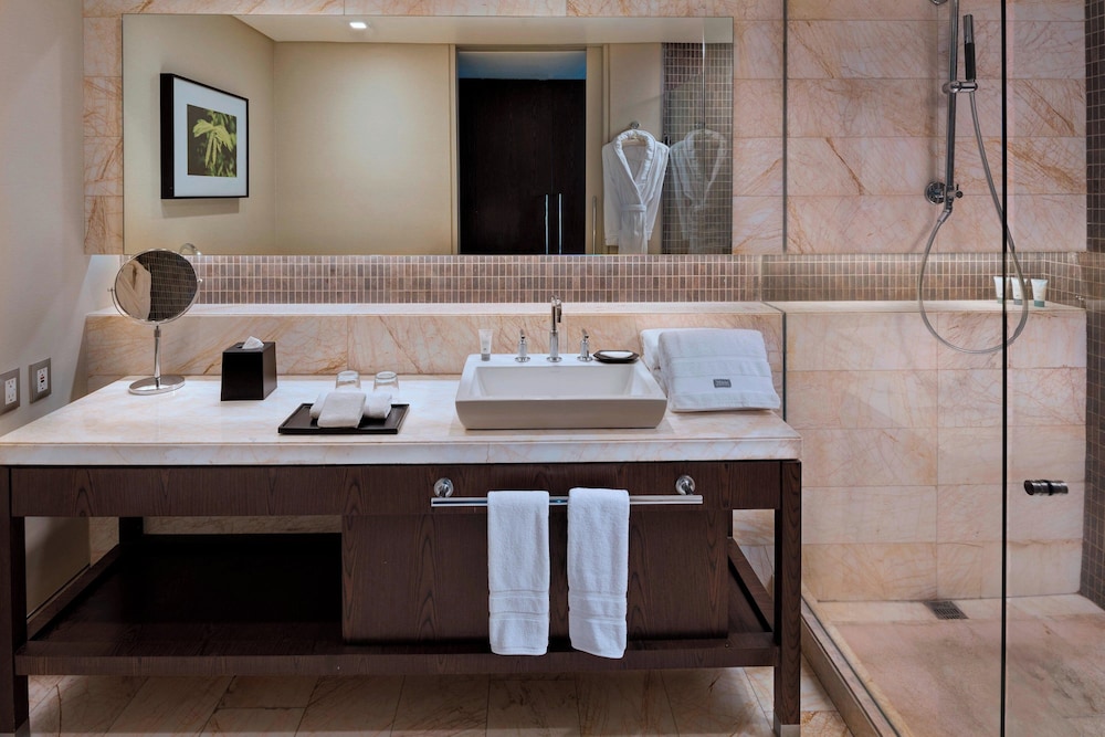 Deluxe Room, 1 King Bed, Valley View - Photo 2