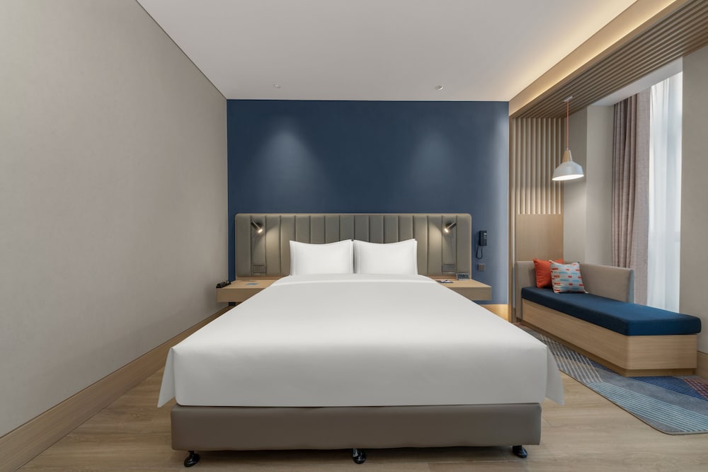 Standard Room, 1 Queen Bed - Photo 1