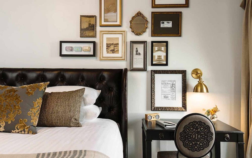 Classic Room, 1 King Bed, Mobility Accessible (Salle) photo 2