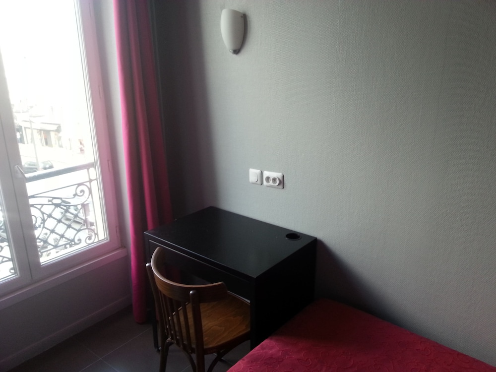 Standard Twin Room, 2 Twin Beds, Private Bathroom photo 2
