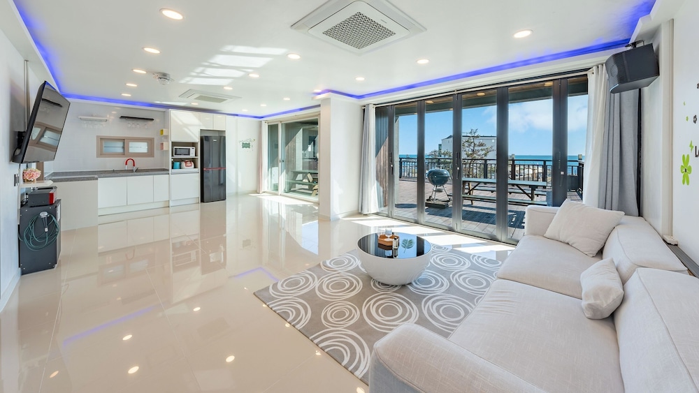 Basic Room, 2 Bedrooms (Room 103(Ocean View/Pool Villa))