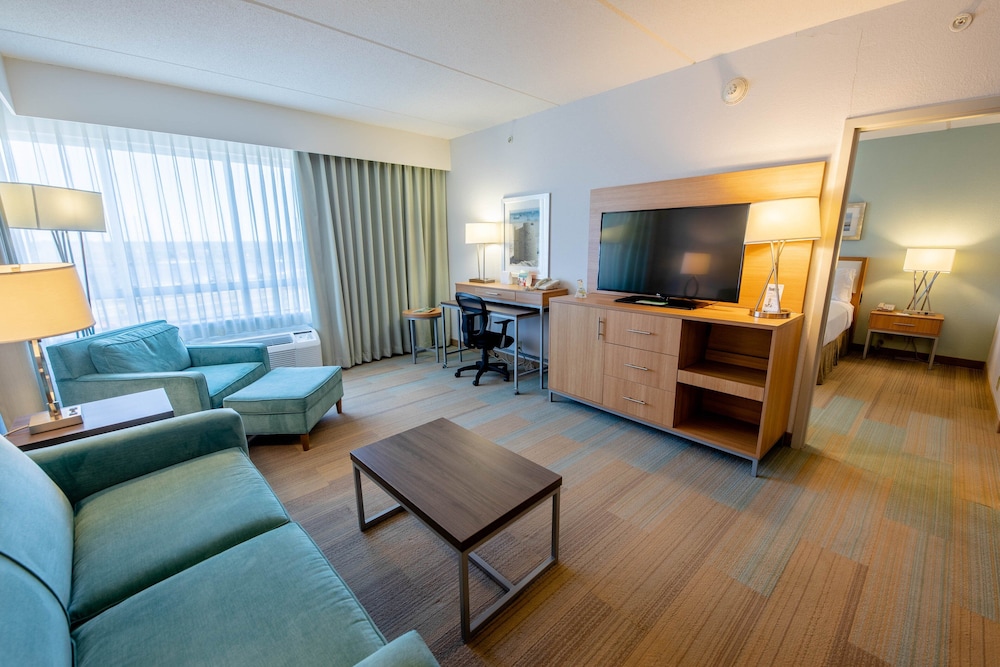 Suite, 1 King Bed (Extra Living Area) - Photo 9